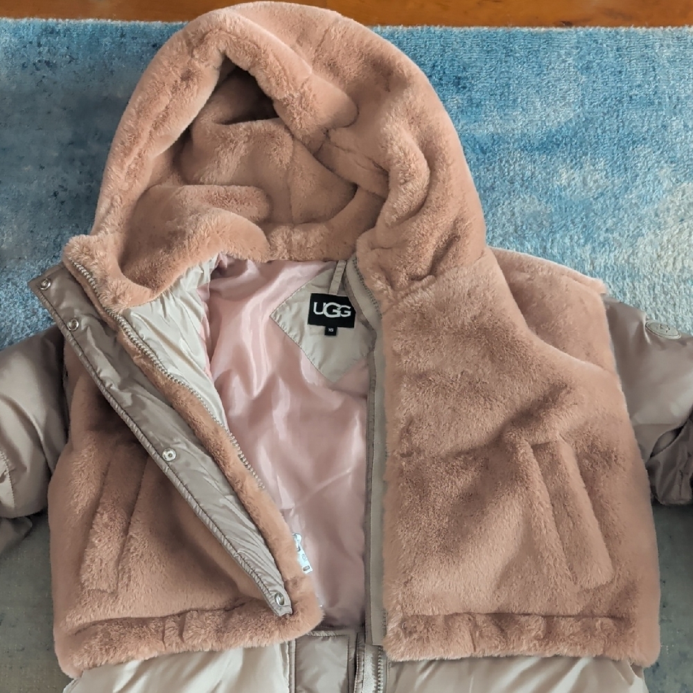 UGG White Puffer Jacket - Picture 8 of 8
